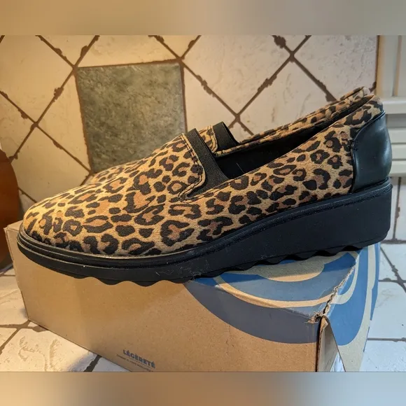 🆕 Clark's leopard print shoes, 11M, NEW in box $85.00.  FINAL PRICE DROP