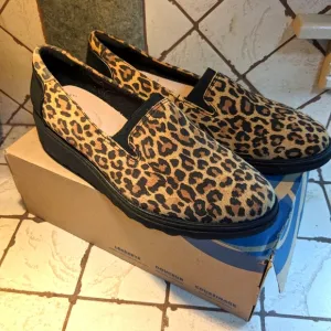 🆕 Clark's leopard print shoes, 11M, NEW in box $85.00.  FINAL PRICE DROP