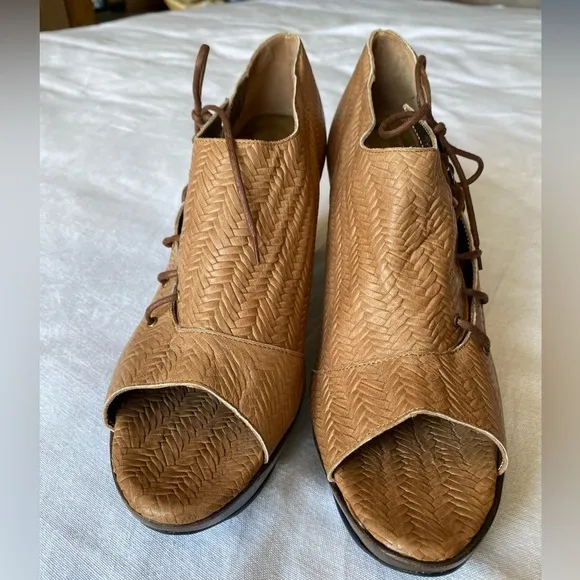 🆕 John Fluevog Summertime Ashbury Shoes