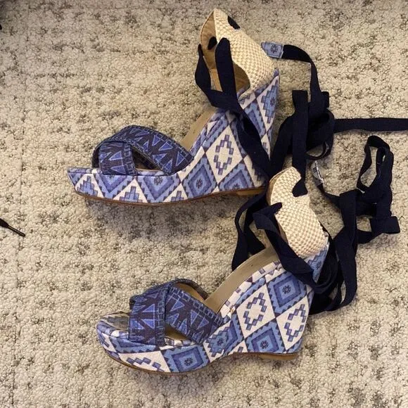 💙 Theodora Callum Biarritz Holiday Wedges in Blue and White