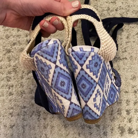 💙 Theodora Callum Biarritz Holiday Wedges in Blue and White