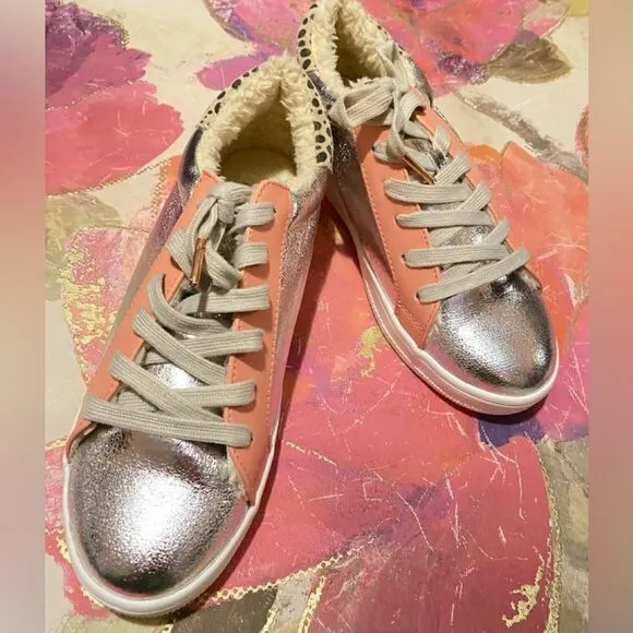 🛍️ Women’s  Natural Breeze Dale  Silver Metallic fashion Sneaker Size: 8 1/2💥