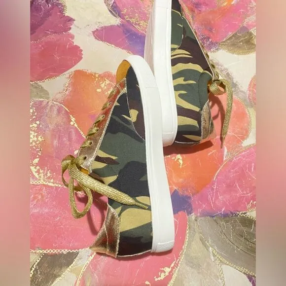 🛍️ Women’s  Natural Breeze Dale  Silver Metallic fashion Sneaker Size: 8 1/2💥