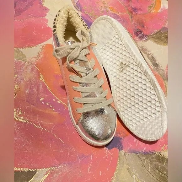 🛍️ Women’s  Natural Breeze Dale  Silver Metallic fashion Sneaker Size: 8 1/2💥