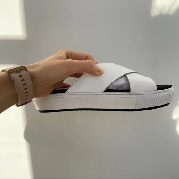 ACNE STUDIOS ?? New white basic criss cross open toe slippers