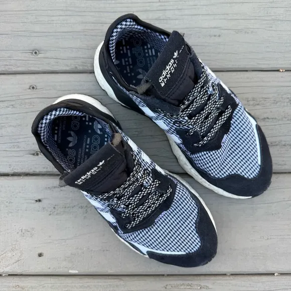 Adidas Nite Jogger in black and white shoes size 8
