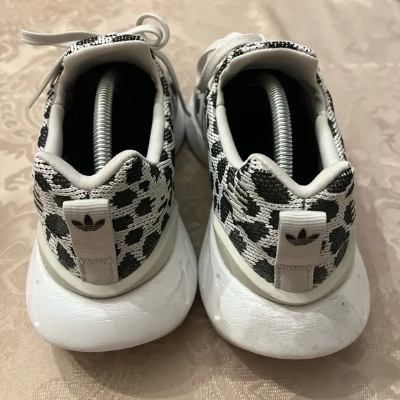Adidas Women's Swift Run 22 Sneaker