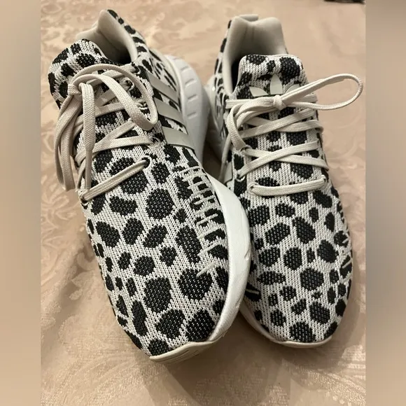 Adidas Women's Swift Run 22 Sneaker