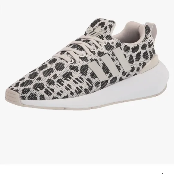 Adidas Women's Swift Run 22 Sneaker