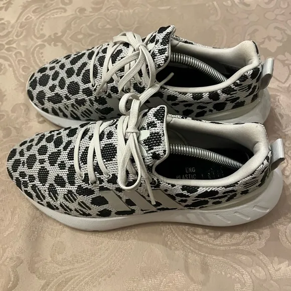 Adidas Women's Swift Run 22 Sneaker