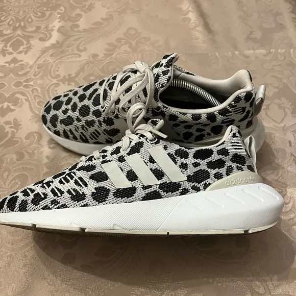 Adidas Women's Swift Run 22 Sneaker