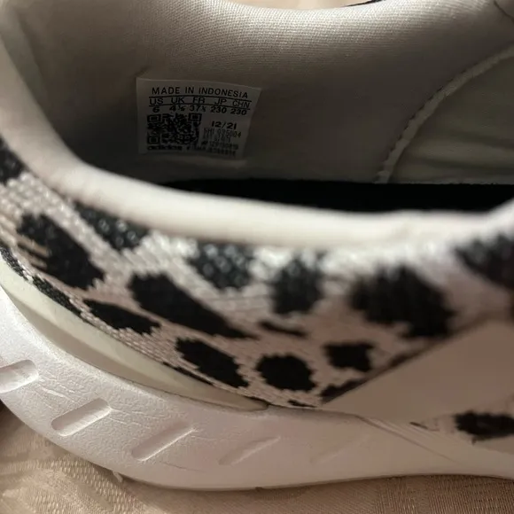 Adidas Women's Swift Run 22 Sneaker