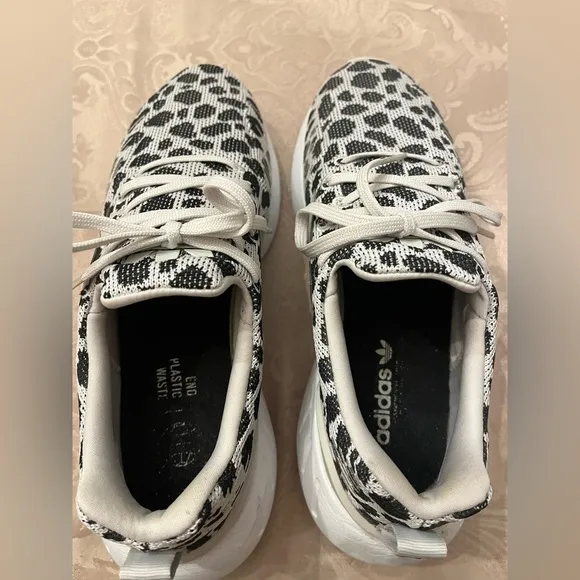 Adidas Women's Swift Run 22 Sneaker