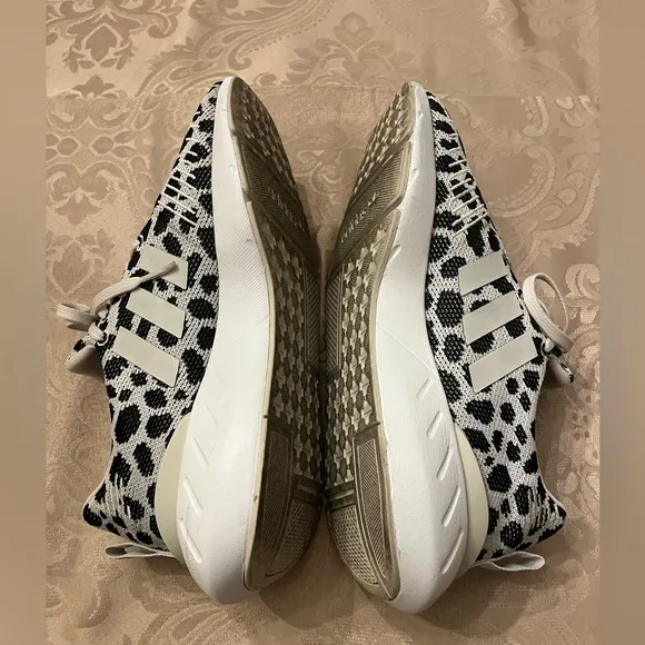 Adidas Women's Swift Run 22 Sneaker