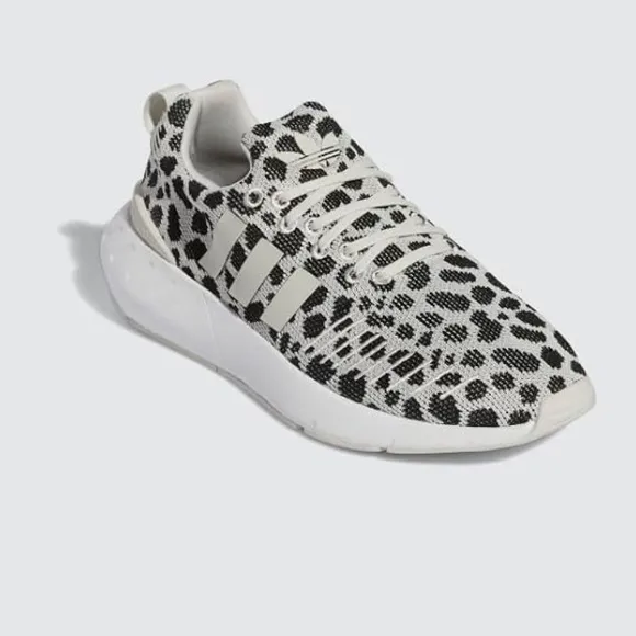 Adidas Women's Swift Run 22 Sneaker