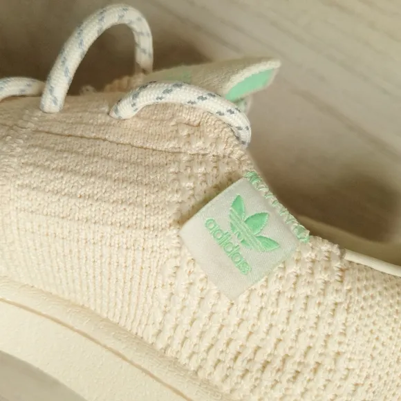 adidas x Pharrell Williams Superstar Primeknit cream shell toe sneakers Size 8