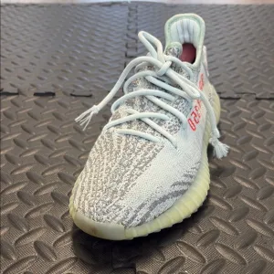 Adidas Yeezy Boost 350 V2 Men’s Gray and White sneakers size 9.5