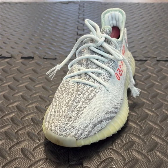 Adidas Yeezy Boost 350 V2 Men’s Gray and White sneakers size 9.5