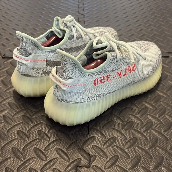 Adidas Yeezy Boost 350 V2 Men’s Gray and White sneakers size 9.5
