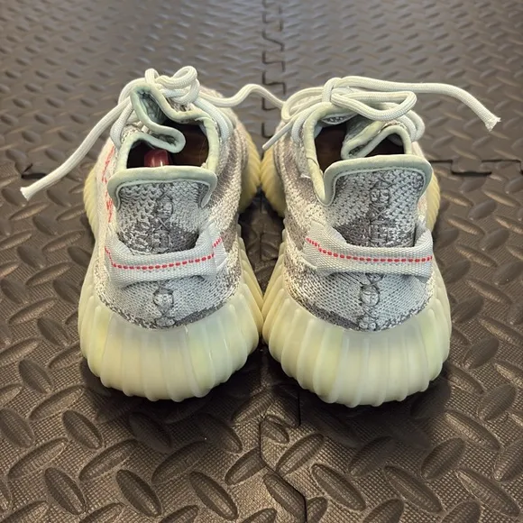 Adidas Yeezy Boost 350 V2 Men’s Gray and White sneakers size 9.5