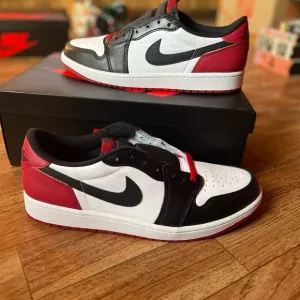 Air Jordan 1 low blacktoe