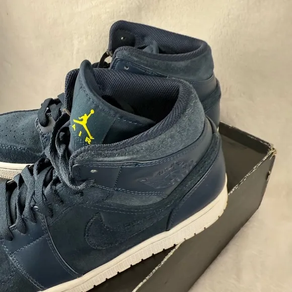 Air Jordan 1 Mid Obsidian Suede Leather Navy Blue Size 9 554724-421