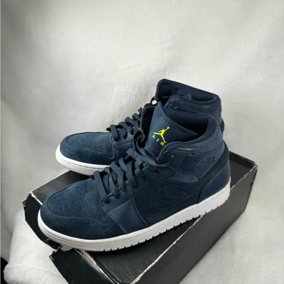 Air Jordan 1 Mid Obsidian Suede Leather Navy Blue Size 9 554724-421