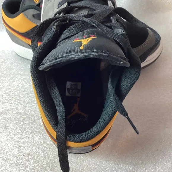 Air Jordan nike’s boy’s Black and Gray Sneakers