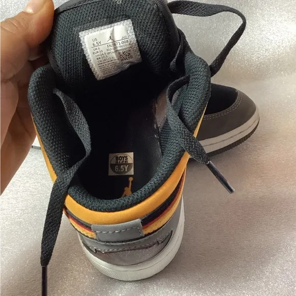 Air Jordan nike’s boy’s Black and Gray Sneakers