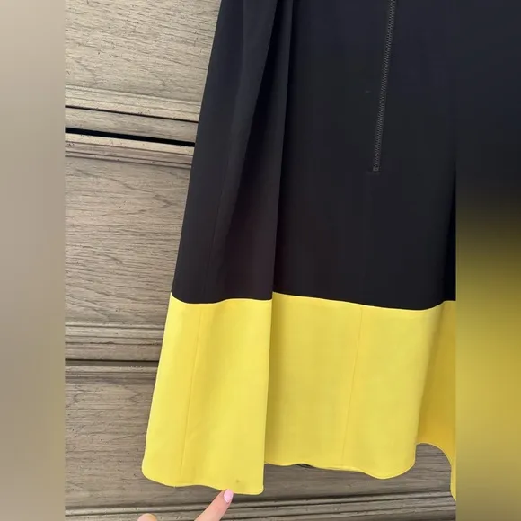 Alice   Olivia Dorma Dress Black Lemon Yellow Sleeveless Sheath Mini LBD