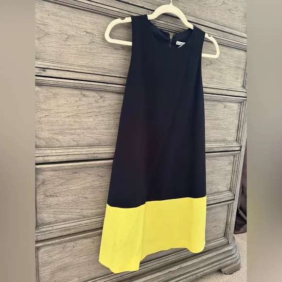 Alice   Olivia Dorma Dress Black Lemon Yellow Sleeveless Sheath Mini LBD