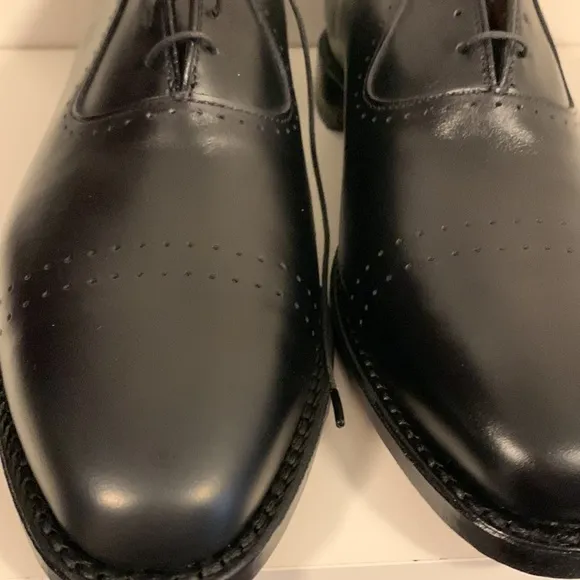 Allen Edmonds Vernon black leather. Size 9D new in original box