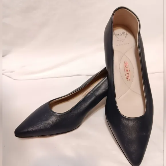 Amalfi by Rangoni Women’s Shoes Navy Blue Pointed Toes Block Heels Size 4.5