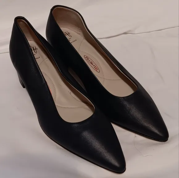 Amalfi by Rangoni Women’s Shoes Navy Blue Pointed Toes Block Heels Size 4.5