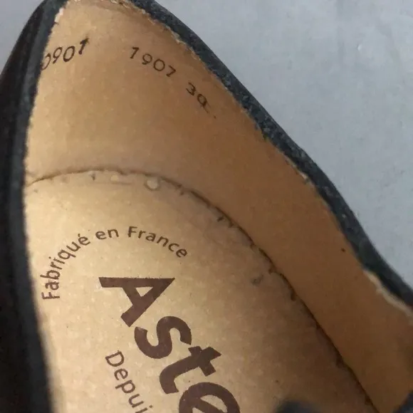 Aster Navy blue children’s shoe. New w tag.