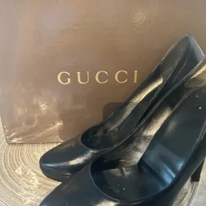 Authentic Gucci Bamboo Accent Leather Pumps