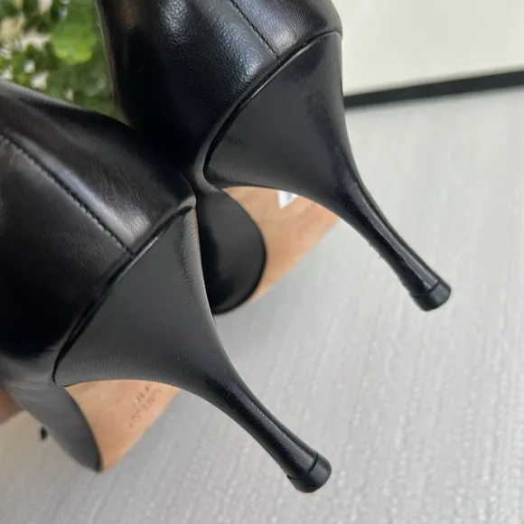 Authentic Gucci pointed toe Black Leather Women's Heels