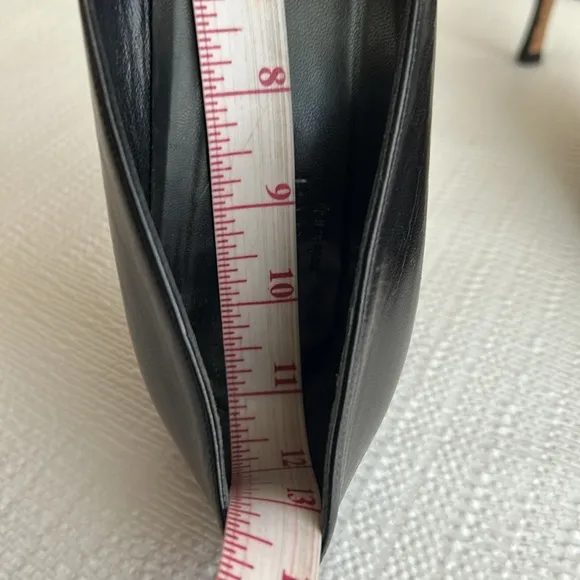 Authentic Gucci pointed toe Black Leather Women's Heels