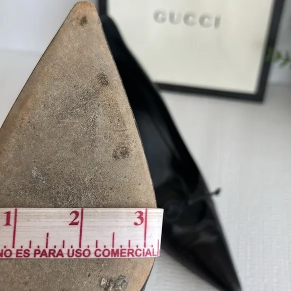 Authentic Gucci pointed toe Black Leather Women's Heels