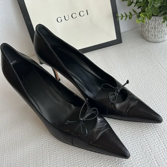 Authentic Gucci pointed toe Black Leather Women's Heels