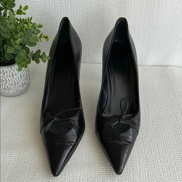Authentic Gucci pointed toe Black Leather Women's Heels