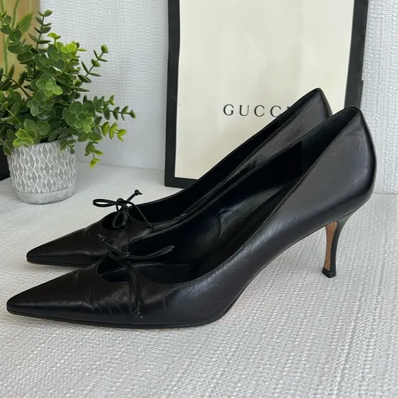 Authentic Gucci pointed toe Black Leather Women's Heels