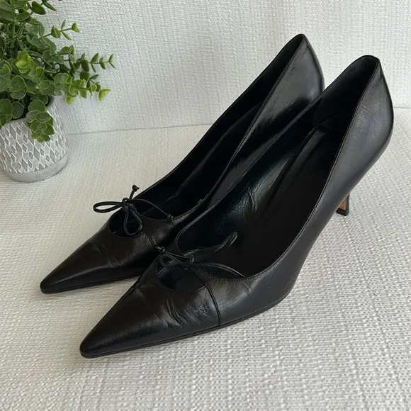 Authentic Gucci pointed toe Black Leather Women's Heels