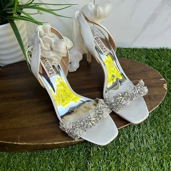 Badgley Mischka Bobbie heeled white Sandals size 8