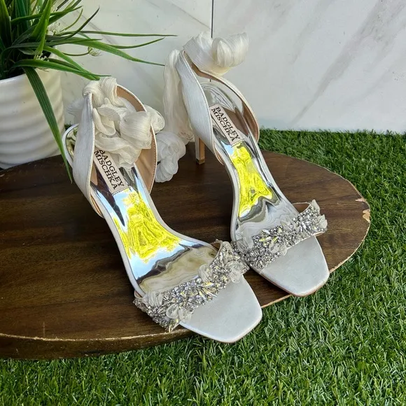 Badgley Mischka Bobbie heeled white Sandals size 8