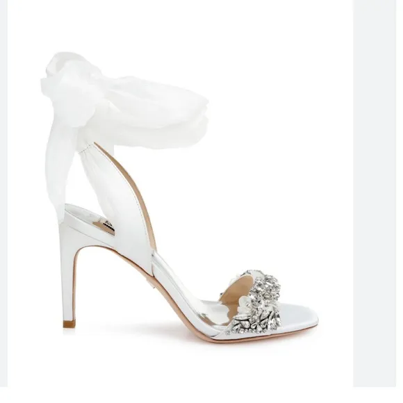 Badgley Mischka Bobbie heeled white Sandals size 8