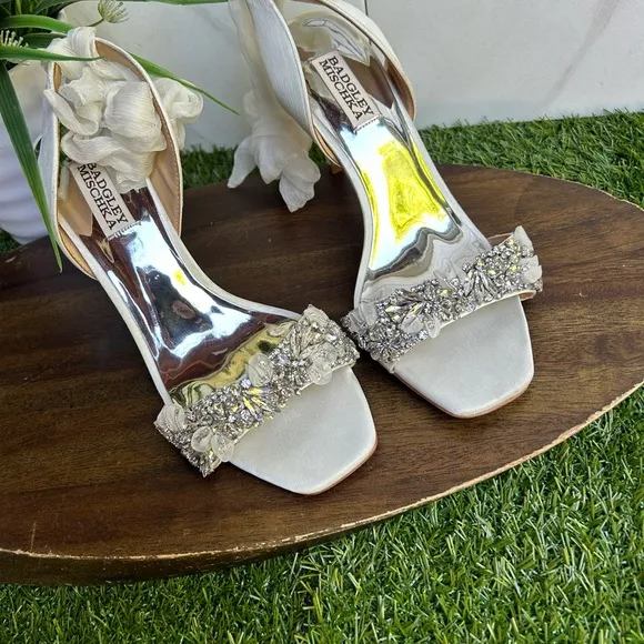 Badgley Mischka Bobbie heeled white Sandals size 8