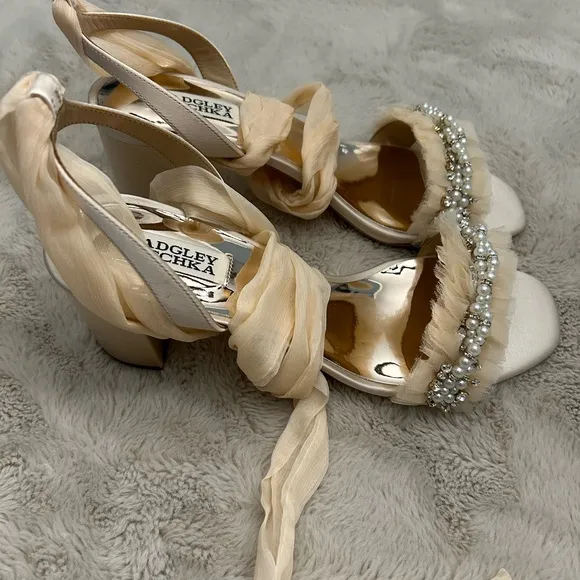 Badgley Mischka Tana Heels Womens Ankle Strap Bridal Sandals 9 LNWOT