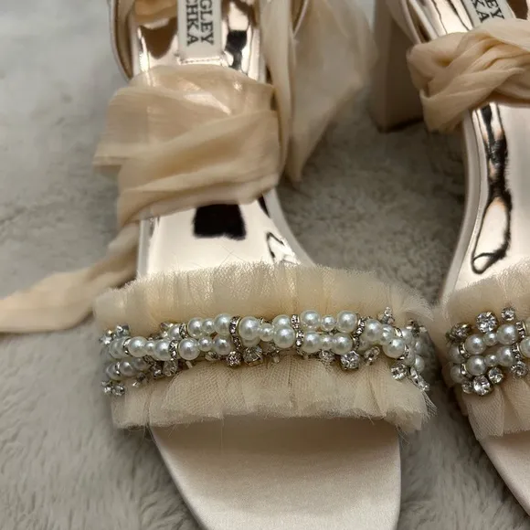 Badgley Mischka Tana Heels Womens Ankle Strap Bridal Sandals 9 LNWOT
