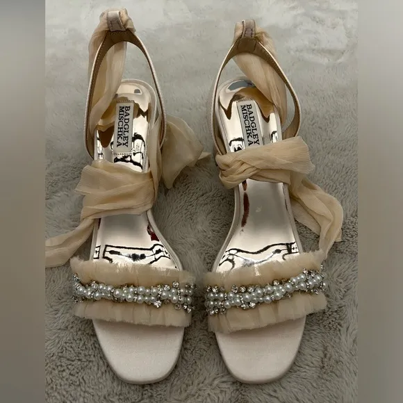 Badgley Mischka Tana Heels Womens Ankle Strap Bridal Sandals 9 LNWOT